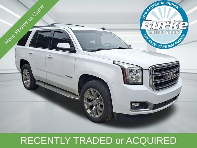 2015 GMC Yukon SLT in Summit White — front three-quarter view