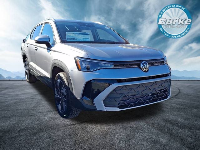 2026 Volkswagen Taos 1.5T SE in Pyrite Silver Metallic — front three-quarter view